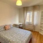 Rent a room of 150 m² in madrid