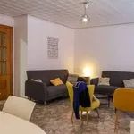 Rent a room of 200 m² in valencia