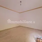 Affitto 5 camera appartamento di 185 m² in Reggio Calabria