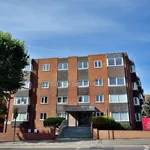 Flat to rent in The Drive, Hove BN3