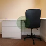 Rent 4 bedroom house in Leeds