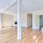 Maison de 192 m² avec 7 chambre(s) en location à Suresnes