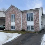 4 bedroom apartment of 990 sq. ft in Gatineau