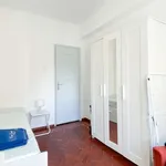 Rent a room of 120 m² in lisbon