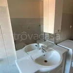 Rent 5 bedroom apartment of 80 m² in Adria