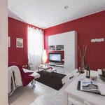 Rent 1 bedroom apartment of 65 m² in Florence