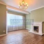 Rent 2 bedroom flat of 67 m² in Kirklees