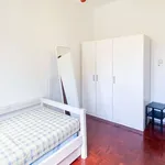 Rent a room of 100 m² in lisbon