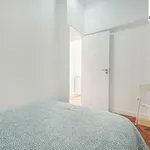 Rent 16 bedroom apartment in Lisbon