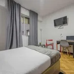 Rent a room of 220 m² in madrid