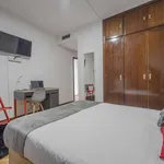 Rent a room of 220 m² in madrid