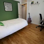 Rent 2 bedroom apartment of 603 m² in London