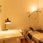 Rent a room of 160 m² in Lisboa