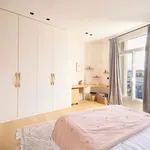 Rent 8 bedroom apartment of 275 m² in Paris