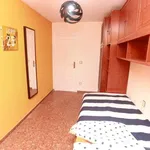 Rent a room of 120 m² in valencia