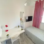 Rent 4 bedroom apartment in Seville