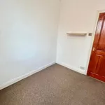 Rent 3 bedroom flat in Yorkshire And The Humber