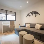 Rent 4 bedroom apartment of 80 m² in Barcelona