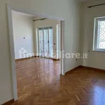 Affitto 4 camera appartamento di 115 m² in Naples