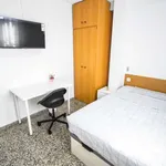 Rent 4 bedroom apartment of 90 m² in valencia