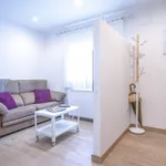 Rent 5 bedroom apartment of 50 m² in Madrid