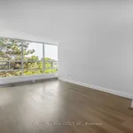 Appartement de 990 m² avec 5 chambre(s) en location à Toronto