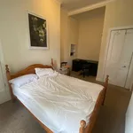 Rent 3 bedroom apartment in Edinburgh