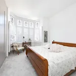 Rent 3 bedroom apartment of 92 m² in London