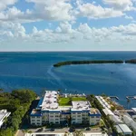 Rent 2 bedroom apartment of 109 m² in Sarasota