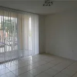 Rent 2 bedroom apartment of 85 m² in Pembroke Pines