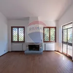 Affitto 5 camera casa di 220 m² in Lonato del Garda