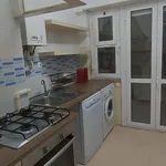 Rent a room of 111 m² in Pontinha