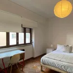 Rent a room of 200 m² in Lisboa