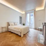 Rent 4 bedroom apartment of 2820 m² in Paris