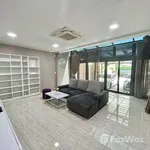 Rent 4 bedroom house of 350 m² in Bangkok