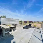 Recent duplex app. met 2 slaapkamers en een ruim terras!