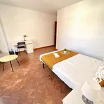 Rent a room of 125 m² in valencia