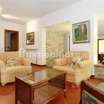 Rent 5 bedroom house of 425 m² in Lucca