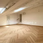 Affitto 3 camera appartamento di 110 m² in Triest