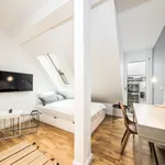 Miete 3 Schlafzimmer wohnung von 861 m² in Berlin