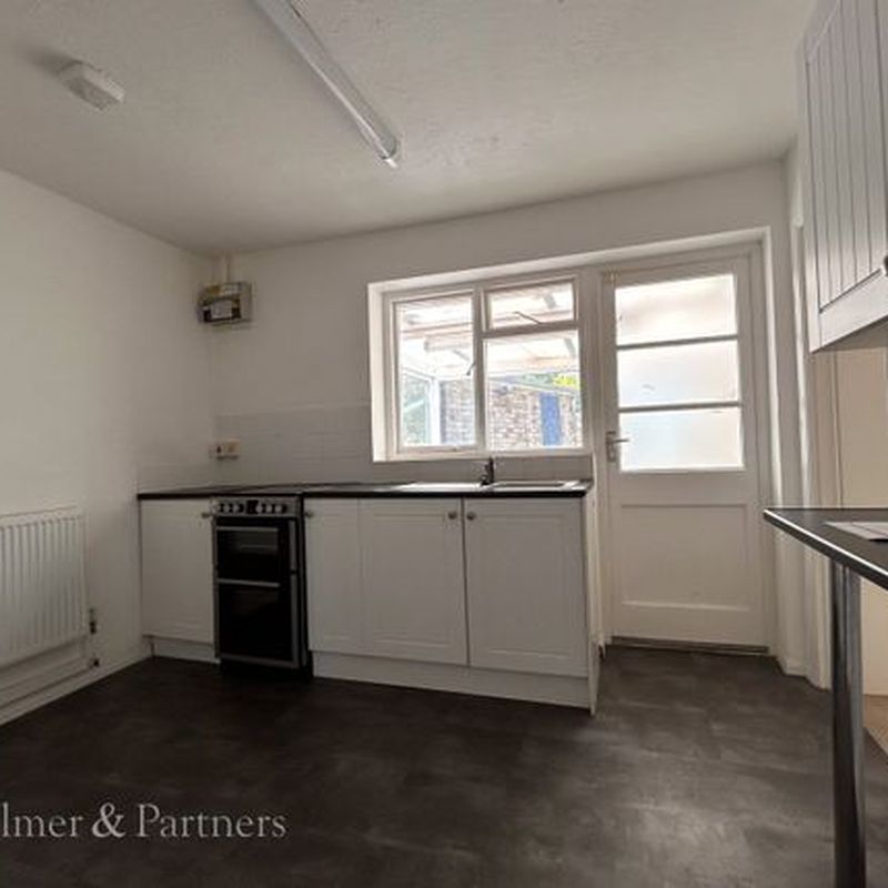 Bungalow to rent in Beechcroft Avenue, Kirby Cross, Frinton-On-Sea, Essex CO13