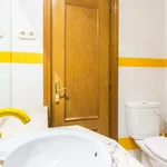 Rent a room of 75 m² in Madrid