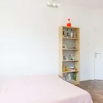 Rent a room of 100 m² in lisbon