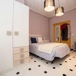 Rent a room of 120 m² in valencia