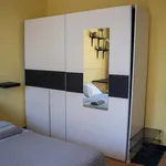 Rent a room of 300 m² in Porto