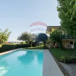 Rent 5 bedroom house of 220 m² in Padenghe sul Garda