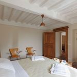 Rent 3 bedroom apartment in Cortona