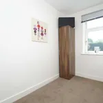 Rent 2 bedroom flat in Wakefield