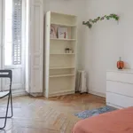 Rent a room of 280 m² in madrid