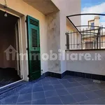 Affitto 5 camera appartamento di 184 m² in Genoa